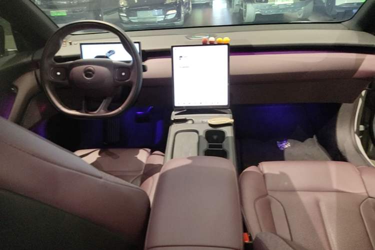 Used Nio ET5 2024 75 kWh Center Console