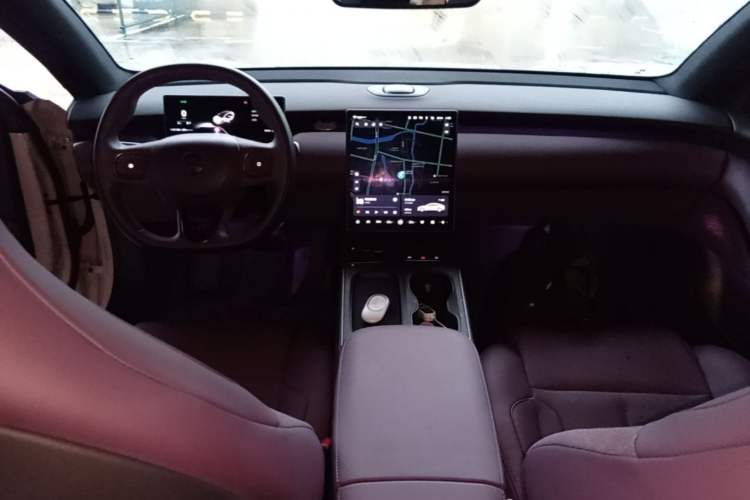 Used Nio ET5 2024 75 kWh Center Console