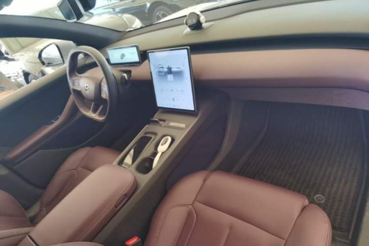 Used Nio ET5 2024 75 kWh Center Console