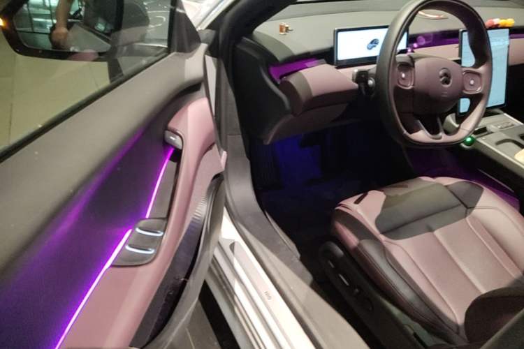Used Nio ET5 2024 75 kWh Driver Seat