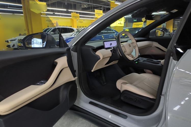 Used Nio ET5 2024 75 kWh Driver Seat