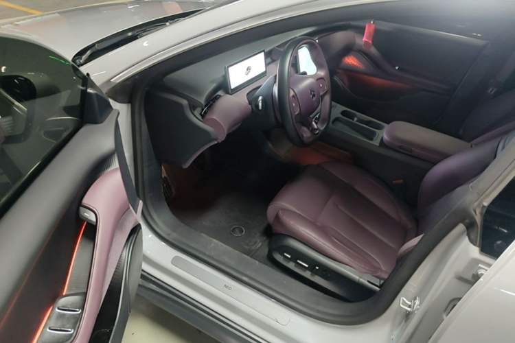 Used Nio ET5 2024 75 kWh Driver Seat