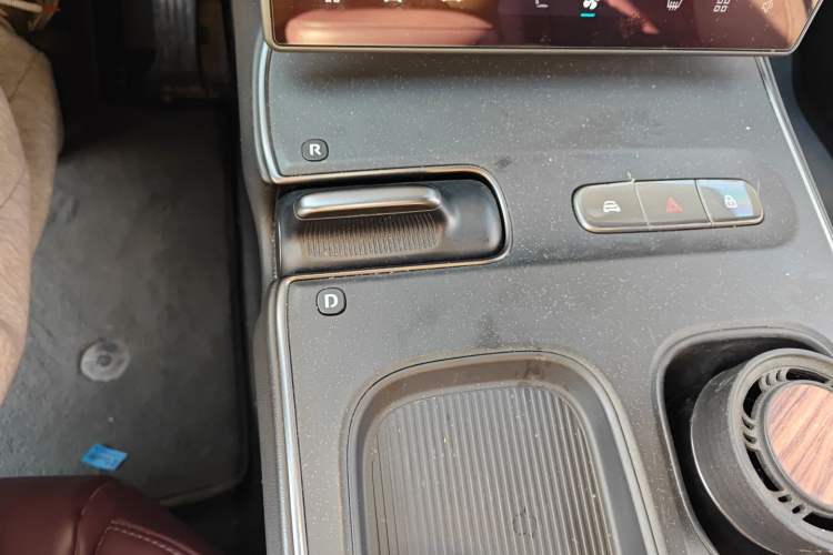 Used Nio ET5 2024 75 kWh Gear Lever