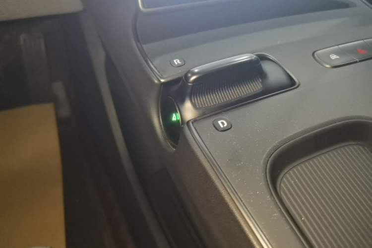 Used Nio ET5 2024 75 kWh Gear Lever