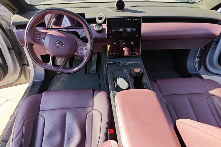 Used Nio ET5 2024 75 kWh Interior 2