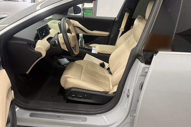 Used Nio ET5 2024 75 kWh Interior 3