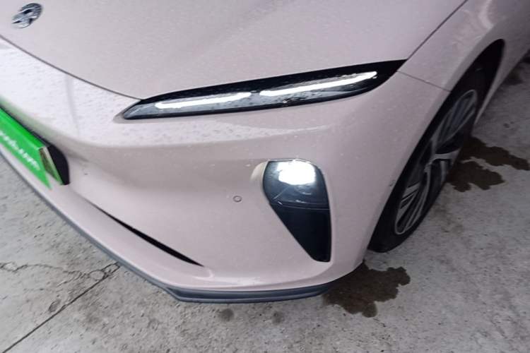 Used Nio ET5 2024 75 kWh Left Front Headlight