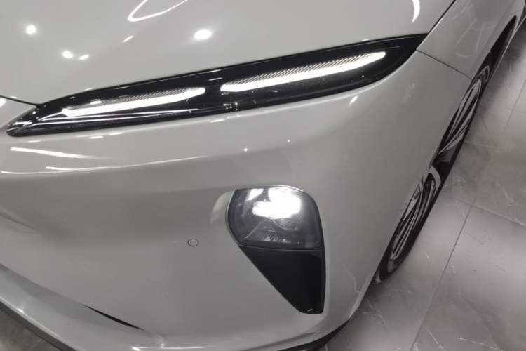 Used Nio ET5 2024 75 kWh Left Front Headlight