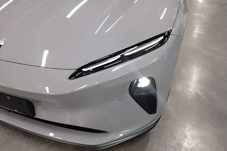 Used Nio ET5 2024 75 kWh Left Front Headlight