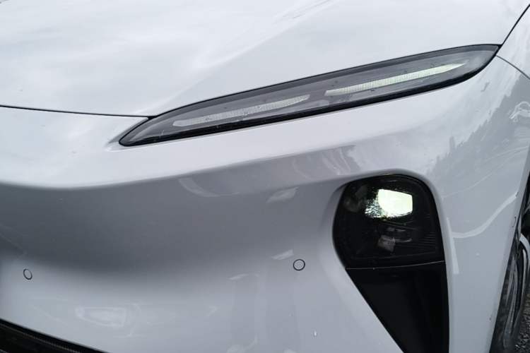Used Nio ET5 2024 75 kWh Left Front Headlight