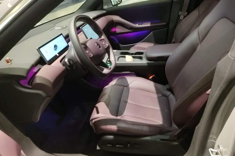Used Nio ET5 2024 75 kWh Left Front Seat
