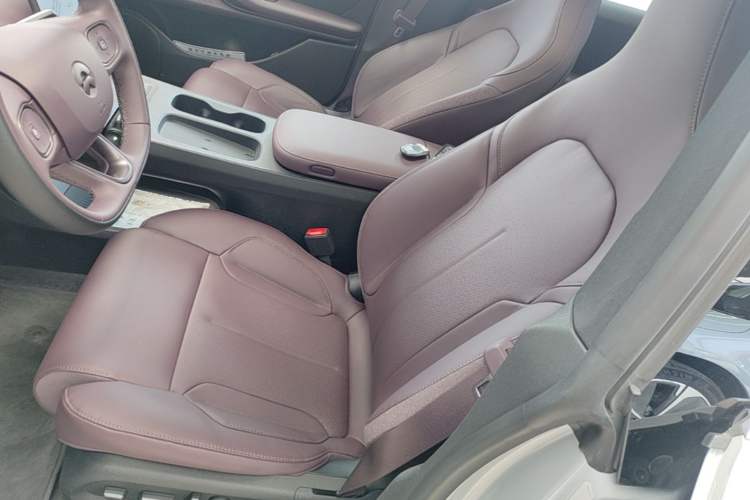 Used Nio ET5 2024 75 kWh Left Front Seat