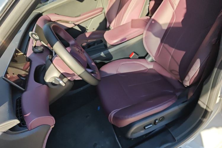 Used Nio ET5 2024 75 kWh Left Front Seat