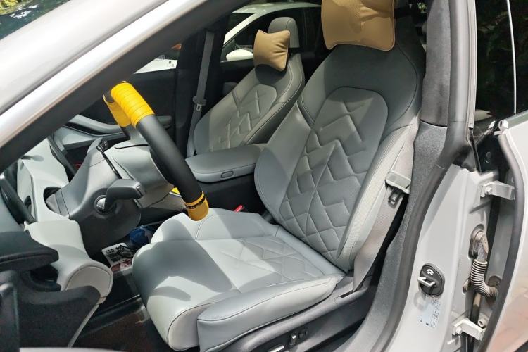 Used Nio ET5 2024 75 kWh Left Front Seat