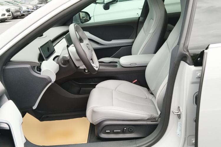 Used Nio ET5 2024 75 kWh Left Front Seat