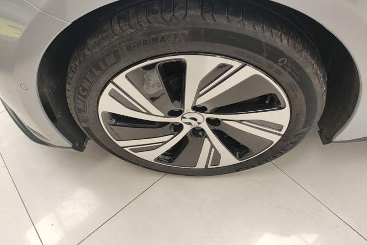 Used Nio ET5 2024 75 kWh Left Front Wheel Hub