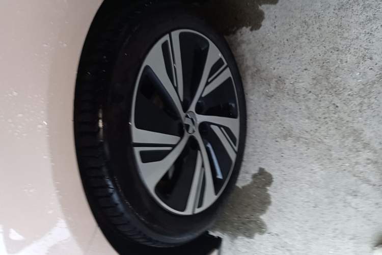 Used Nio ET5 2024 75 kWh Left Front Wheel Hub