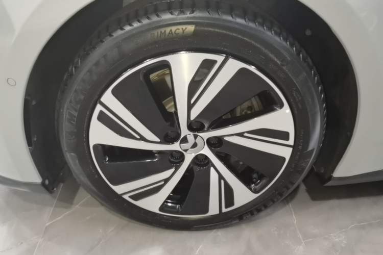 Used Nio ET5 2024 75 kWh Left Front Wheel Hub