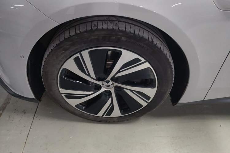 Used Nio ET5 2024 75 kWh Left Front Wheel Hub