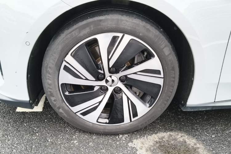 Used Nio ET5 2024 75 kWh Left Front Wheel Hub