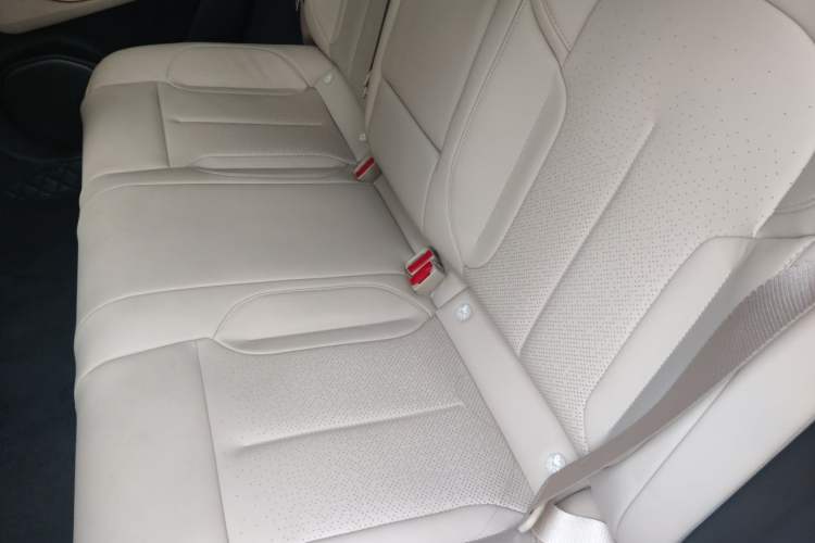 Used Nio ET5 2024 75 kWh Left Rear Seat