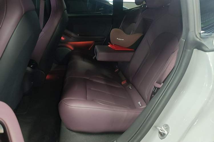 Used Nio ET5 2024 75 kWh Left Rear Seat