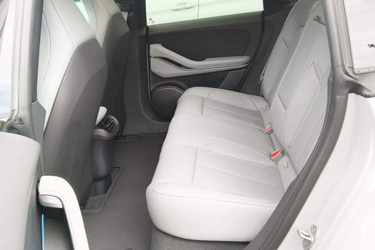 Used Nio ET5 2024 75 kWh Left Rear Seat