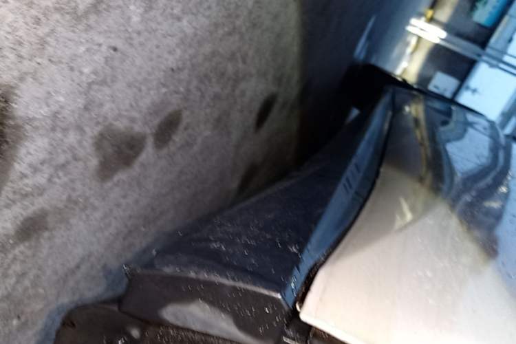 Used Nio ET5 2024 75 kWh Left Side Sill