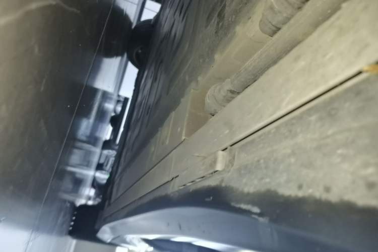 Used Nio ET5 2024 75 kWh Left Side Sill