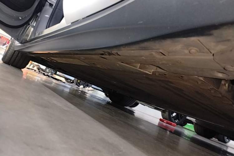 Used Nio ET5 2024 75 kWh Left Side Sill