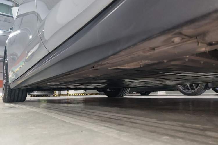 Used Nio ET5 2024 75 kWh Left Side Sill