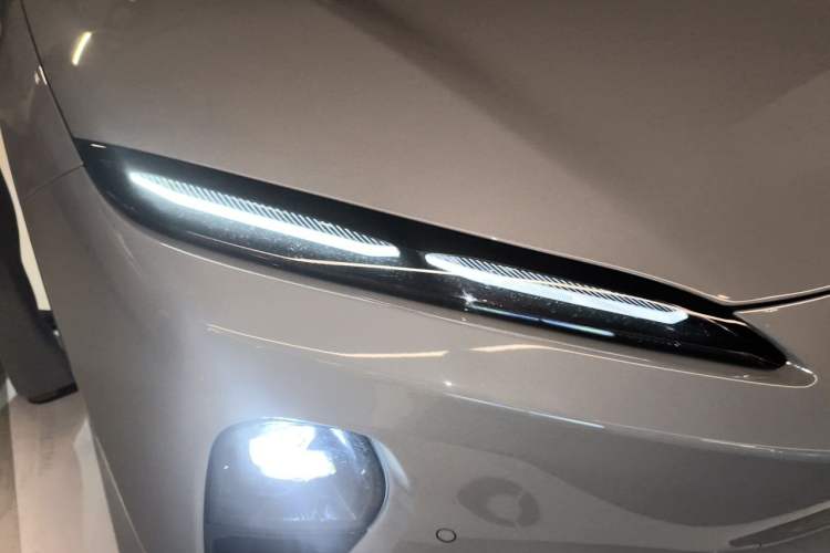 Used Nio ET5 2024 75 kWh Right Front Headlight
