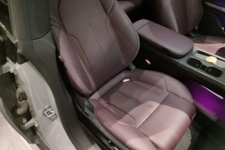Used Nio ET5 2024 75 kWh Right Front Seat