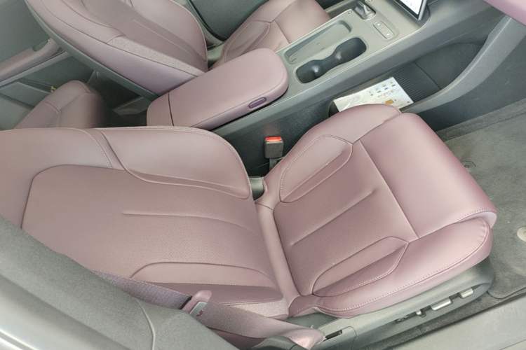 Used Nio ET5 2024 75 kWh Right Front Seat