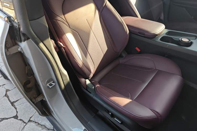 Used Nio ET5 2024 75 kWh Right Front Seat