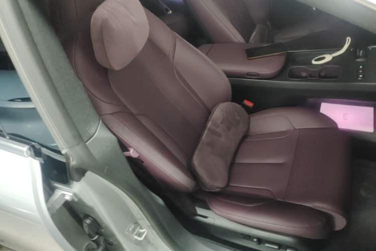 Used Nio ET5 2024 75 kWh Right Front Seat