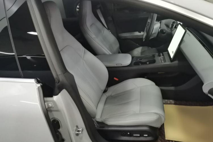 Used Nio ET5 2024 75 kWh Right Front Seat