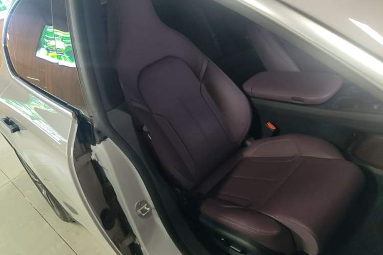 Used Nio ET5 2024 75 kWh Right Front Seat