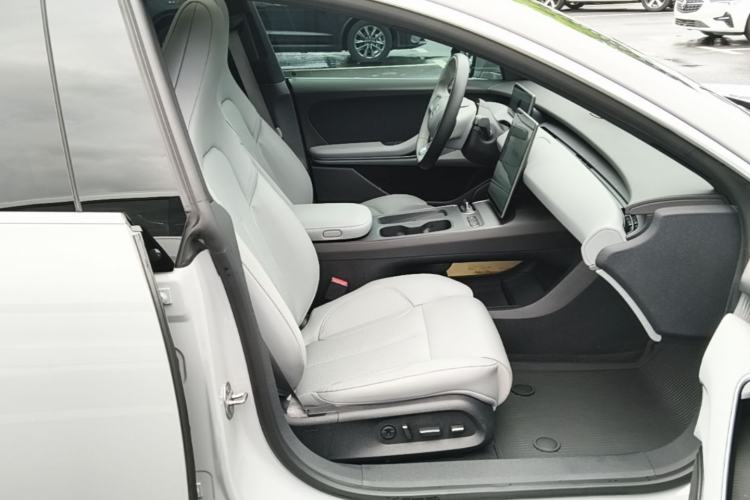 Used Nio ET5 2024 75 kWh Right Front Seat
