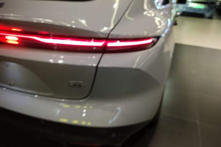 Used Nio ET5 2024 75 kWh Right Rear Taillight