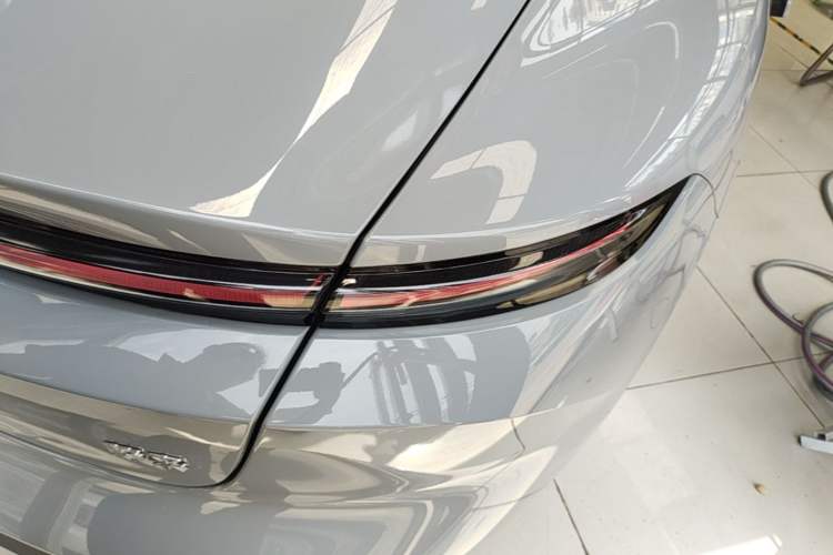 Used Nio ET5 2024 75 kWh Right Rear Taillight