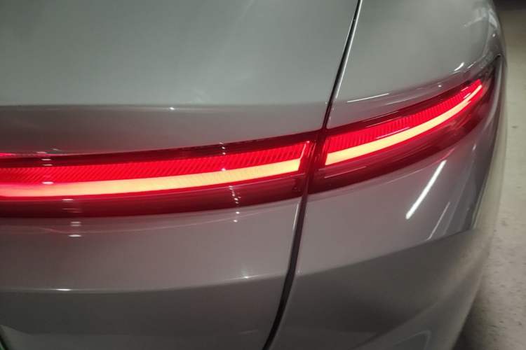 Used Nio ET5 2024 75 kWh Right Rear Taillight