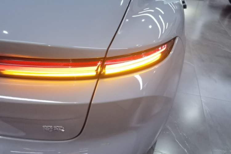 Used Nio ET5 2024 75 kWh Right Rear Taillight
