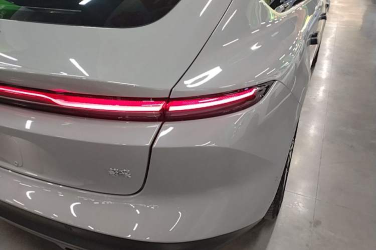 Used Nio ET5 2024 75 kWh Right Rear Taillight