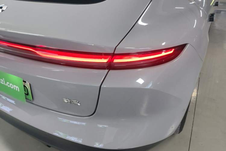 Used Nio ET5 2024 75 kWh Right Rear Taillight