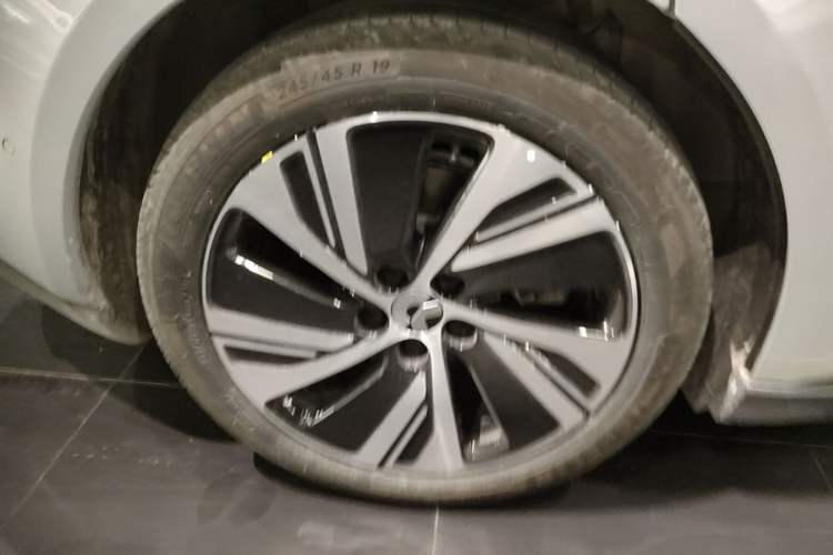 Used Nio ET5 2024 75 kWh Right Rear Wheel Hub