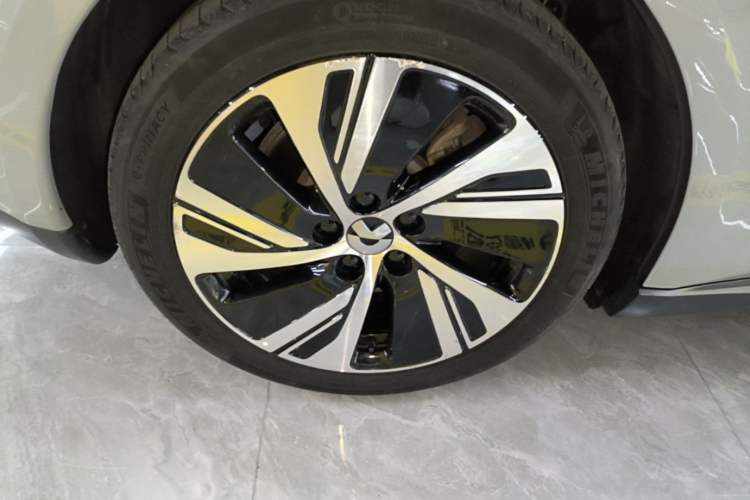 Used Nio ET5 2024 75 kWh Right Rear Wheel Hub