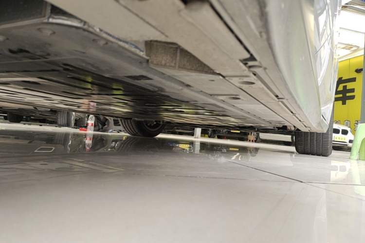 Used Nio ET5 2024 75 kWh Right Side Sill