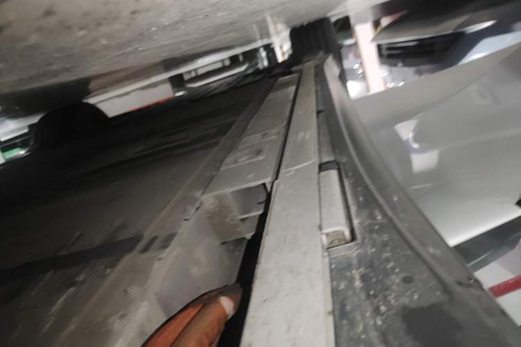 Used Nio ET5 2024 75 kWh Right Side Sill