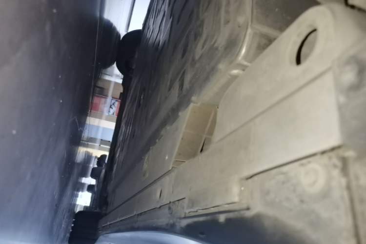 Used Nio ET5 2024 75 kWh Right Side Sill